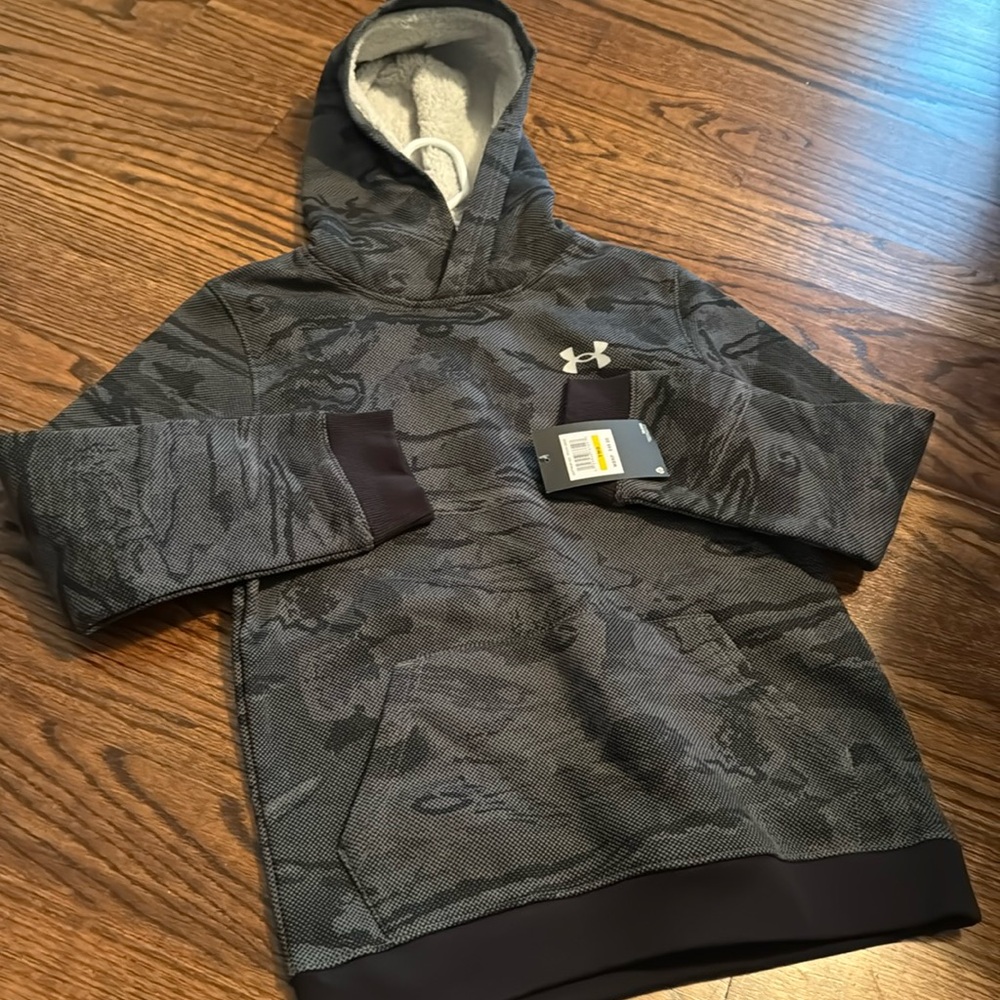 Under Armour sweatshirt sz m- nwt